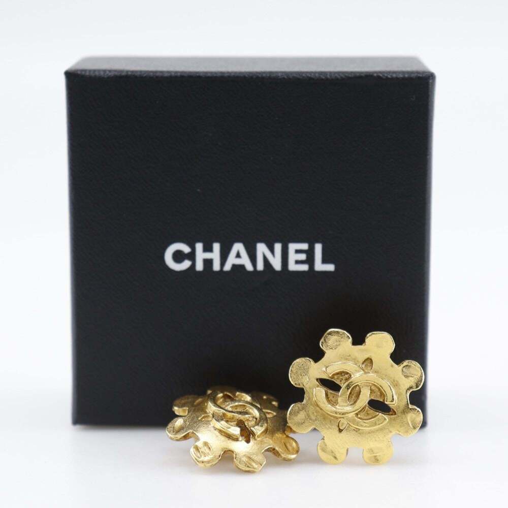 CHANEL Logo Earrings - Picture 7 of 7